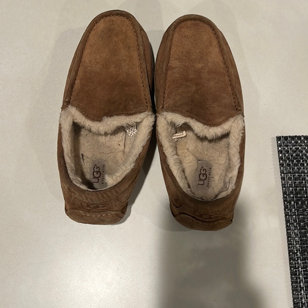 UGG SLIPPERS